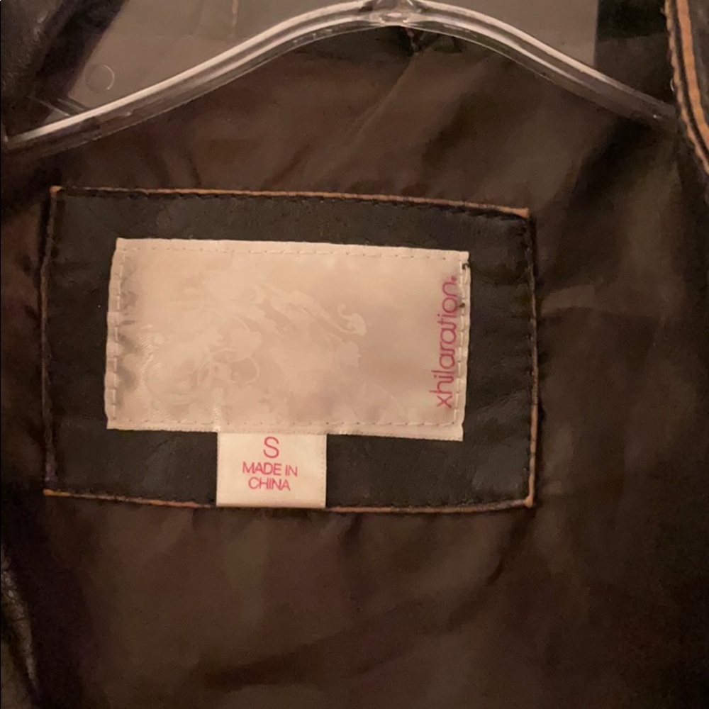 leather jacket - Picture 2 of 3